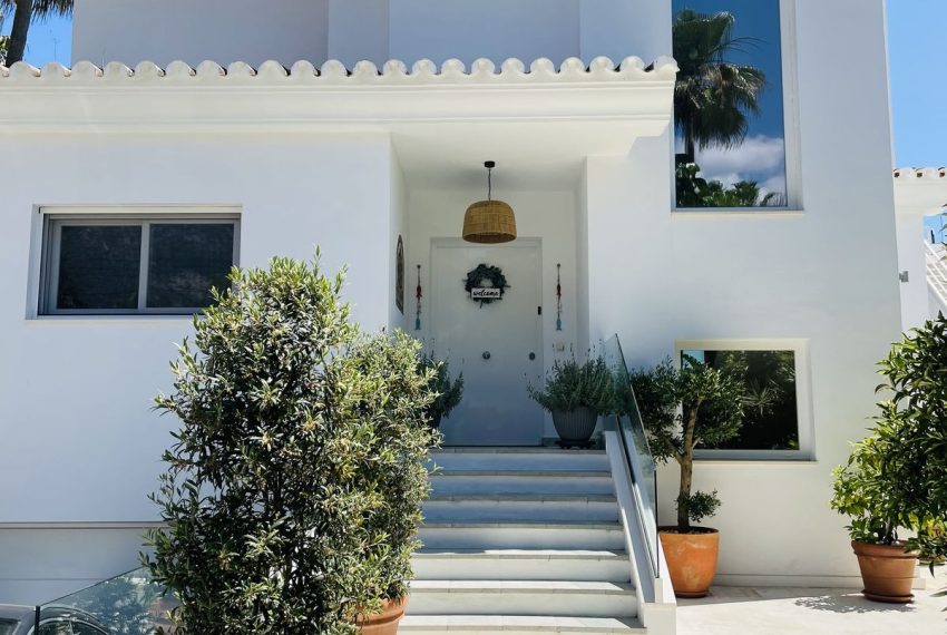 R5045278-Villa-For-Sale-Nagueles-Semi-Detached-5-Beds-344-Built-2