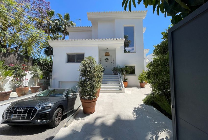 R5045278-Villa-For-Sale-Nagueles-Semi-Detached-5-Beds-344-Built