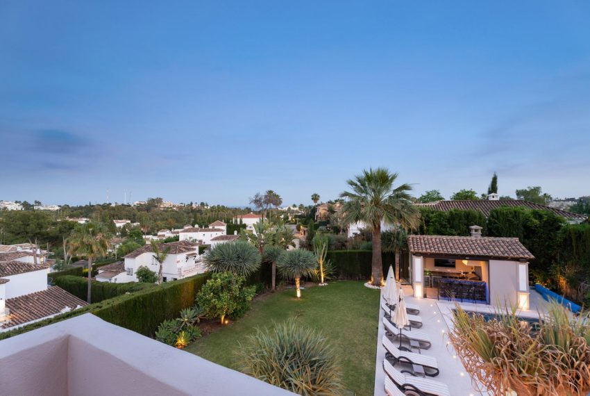 R5046001-Villa-For-Sale-Nueva-Andalucia-Detached-6-Beds-433-Built-11