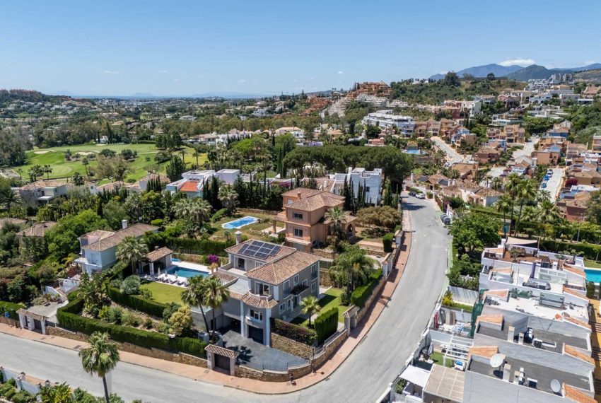 R5046001-Villa-For-Sale-Nueva-Andalucia-Detached-6-Beds-433-Built-12