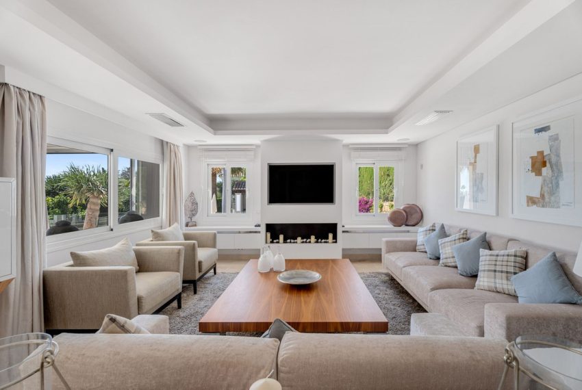 R5046001-Villa-For-Sale-Nueva-Andalucia-Detached-6-Beds-433-Built-14