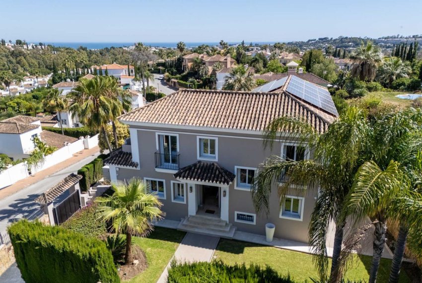 R5046001-Villa-For-Sale-Nueva-Andalucia-Detached-6-Beds-433-Built-2