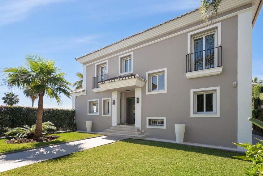 R5046001-Villa-For-Sale-Nueva-Andalucia-Detached-6-Beds-433-Built-6