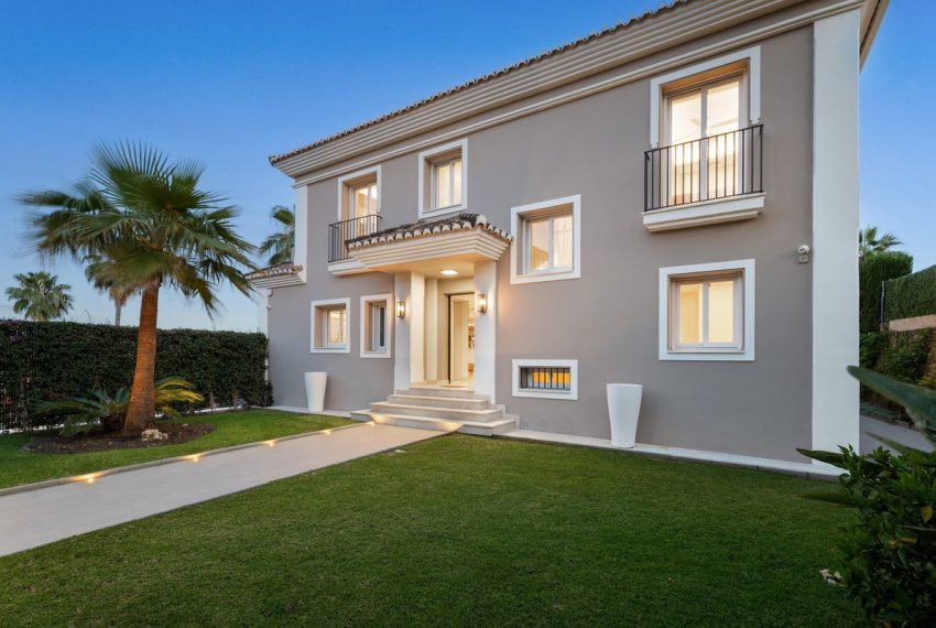 R5046001-Villa-For-Sale-Nueva-Andalucia-Detached-6-Beds-433-Built-7