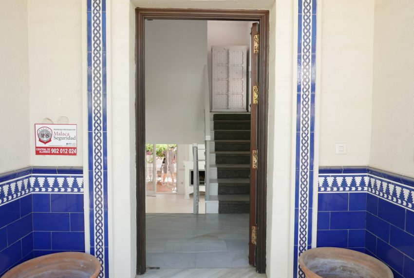 R5046145-Villa-For-Sale-Nueva-Andalucia-Detached-4-Beds-242-Built-2