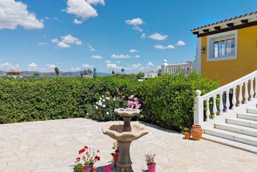 R5046523-Villa-For-Sale-Coin-Detached-6-Beds-323-Built-2