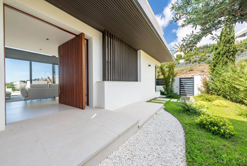 R5046685-Villa-For-Sale-La-Quinta-Detached-5-Beds-817-Built-2