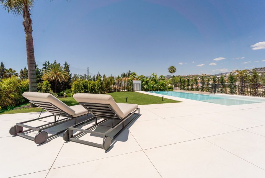 R5046937-Villa-For-Sale-Nueva-Andalucia-Detached-5-Beds-454-Built-2