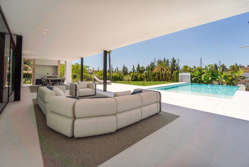 R5046937-Villa-For-Sale-Nueva-Andalucia-Detached-5-Beds-454-Built-3