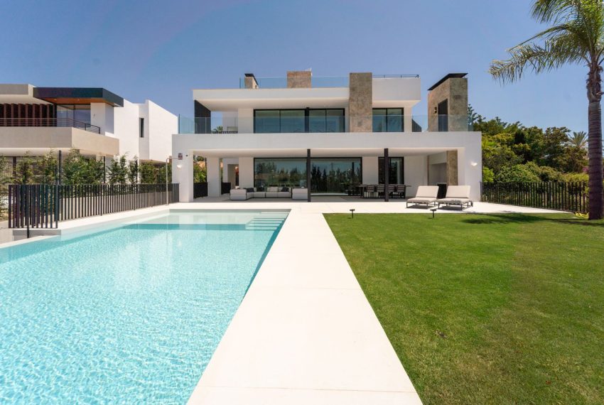 R5046937-Villa-For-Sale-Nueva-Andalucia-Detached-5-Beds-454-Built