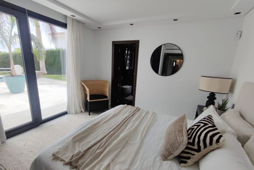 R5047465-Villa-For-Sale-Nueva-Andalucia-Detached-5-Beds-510-Built-11