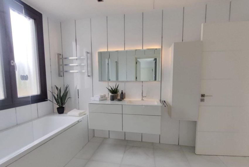 R5047465-Villa-For-Sale-Nueva-Andalucia-Detached-5-Beds-510-Built-16