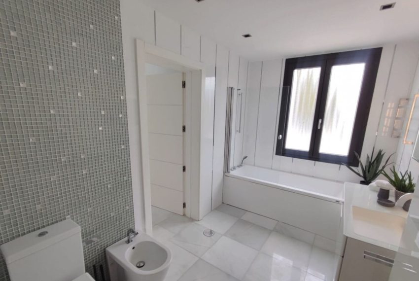 R5047465-Villa-For-Sale-Nueva-Andalucia-Detached-5-Beds-510-Built-18