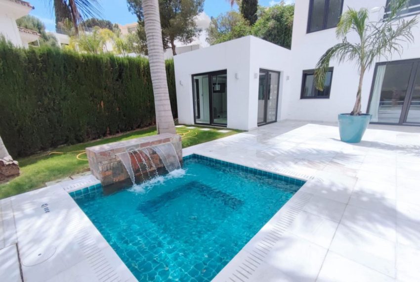R5047465-Villa-For-Sale-Nueva-Andalucia-Detached-5-Beds-510-Built-2
