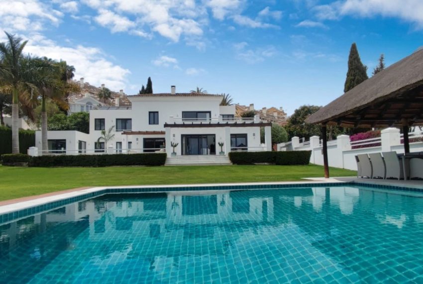 R5047465-Villa-For-Sale-Nueva-Andalucia-Detached-5-Beds-510-Built