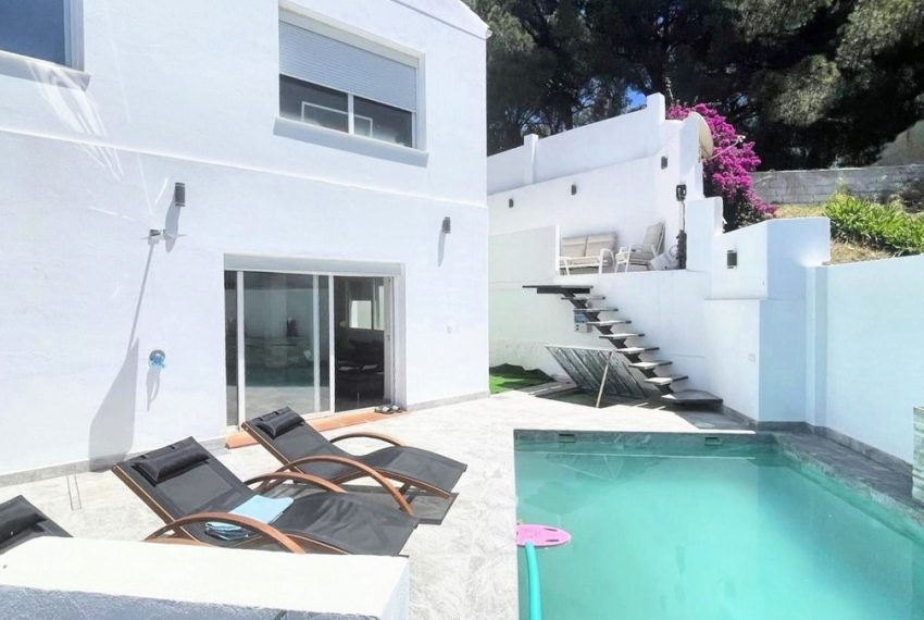 R5047618-Villa-For-Sale-Nueva-Andalucia-Detached-3-Beds-265-Built-2