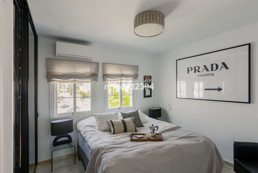 R5047696-Apartment-For-Sale-New-Golden-Mile-Penthouse-2-Beds-80-Built-10