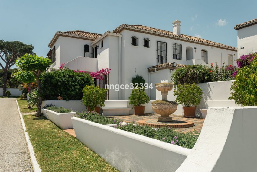 R5047696-Apartment-For-Sale-New-Golden-Mile-Penthouse-2-Beds-80-Built-12