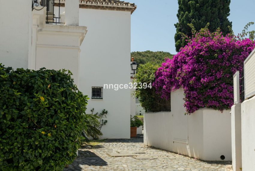 R5047696-Apartment-For-Sale-New-Golden-Mile-Penthouse-2-Beds-80-Built-13