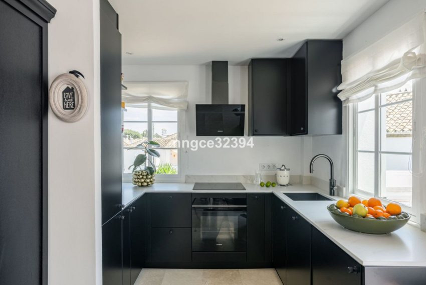 R5047696-Apartment-For-Sale-New-Golden-Mile-Penthouse-2-Beds-80-Built-3