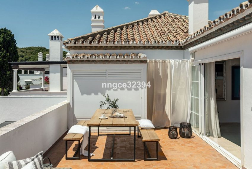 R5047696-Apartment-For-Sale-New-Golden-Mile-Penthouse-2-Beds-80-Built-6