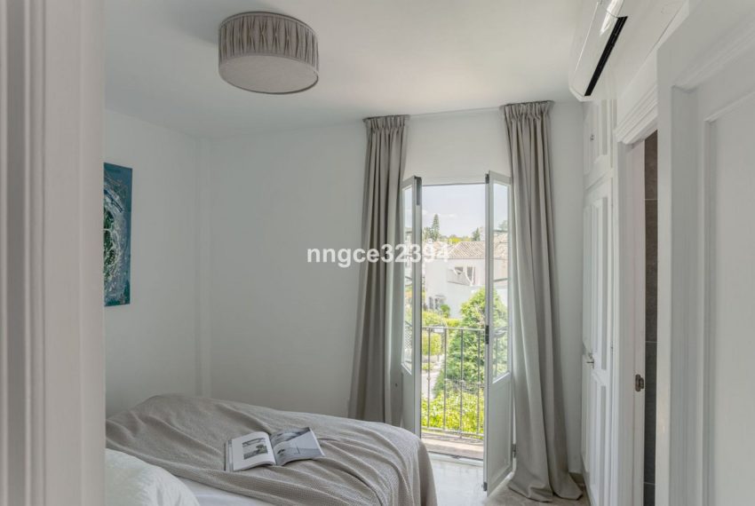 R5047696-Apartment-For-Sale-New-Golden-Mile-Penthouse-2-Beds-80-Built-8