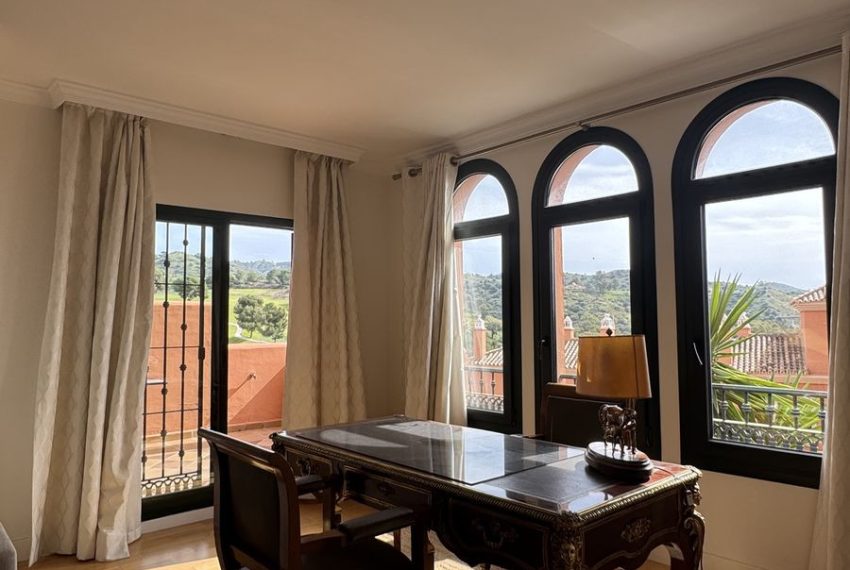 R5048275-Apartment-For-Sale-Elviria-Penthouse-4-Beds-400-Built-3