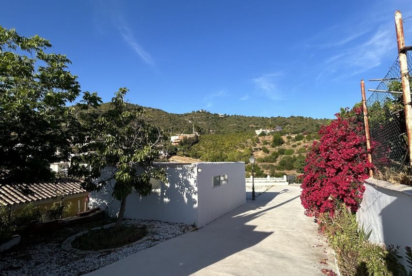 R5048665-Villa-For-Sale-Marbella-Detached-3-Beds-203-Built-1