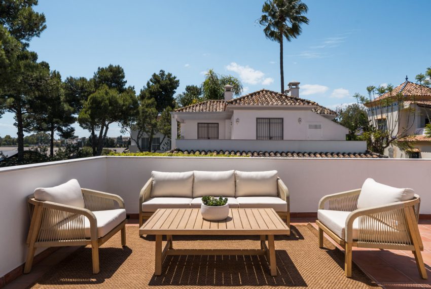 R5048803-Villa-For-Sale-Nueva-Andalucia-Detached-6-Beds-315-Built-14