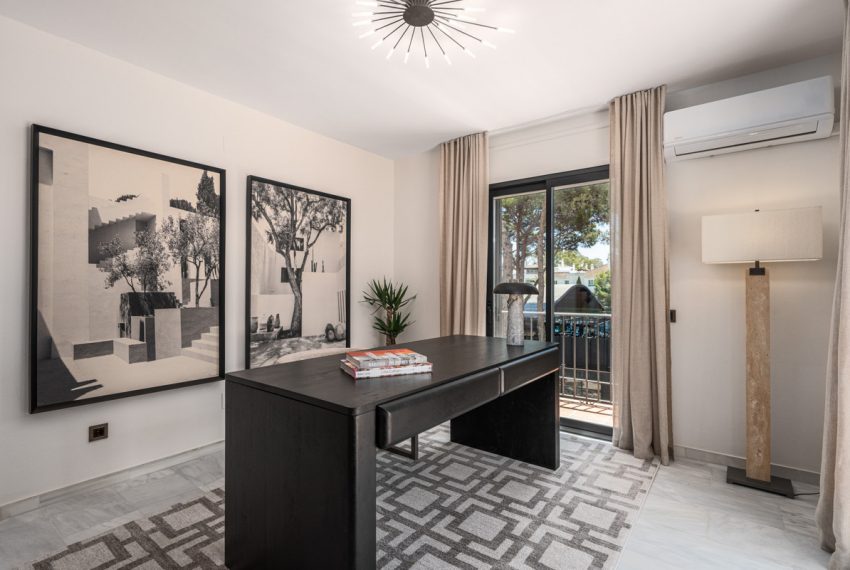 R5048803-Villa-For-Sale-Nueva-Andalucia-Detached-6-Beds-315-Built-15