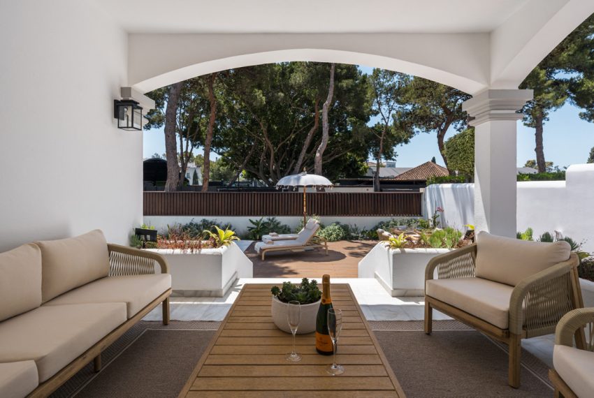 R5048803-Villa-For-Sale-Nueva-Andalucia-Detached-6-Beds-315-Built-4