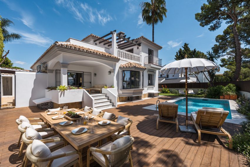 R5048803-Villa-For-Sale-Nueva-Andalucia-Detached-6-Beds-315-Built