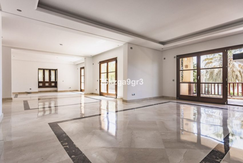R5049391-Villa-For-Sale-Marbella-Detached-6-Beds-765-Built-12