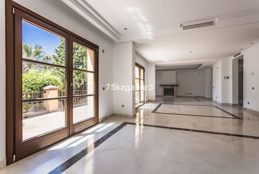 R5049391-Villa-For-Sale-Marbella-Detached-6-Beds-765-Built-13