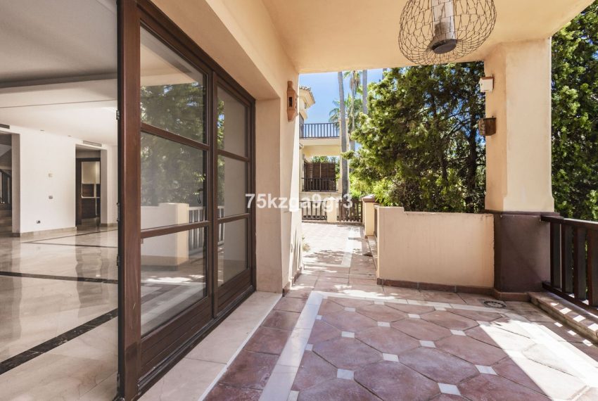 R5049391-Villa-For-Sale-Marbella-Detached-6-Beds-765-Built-15