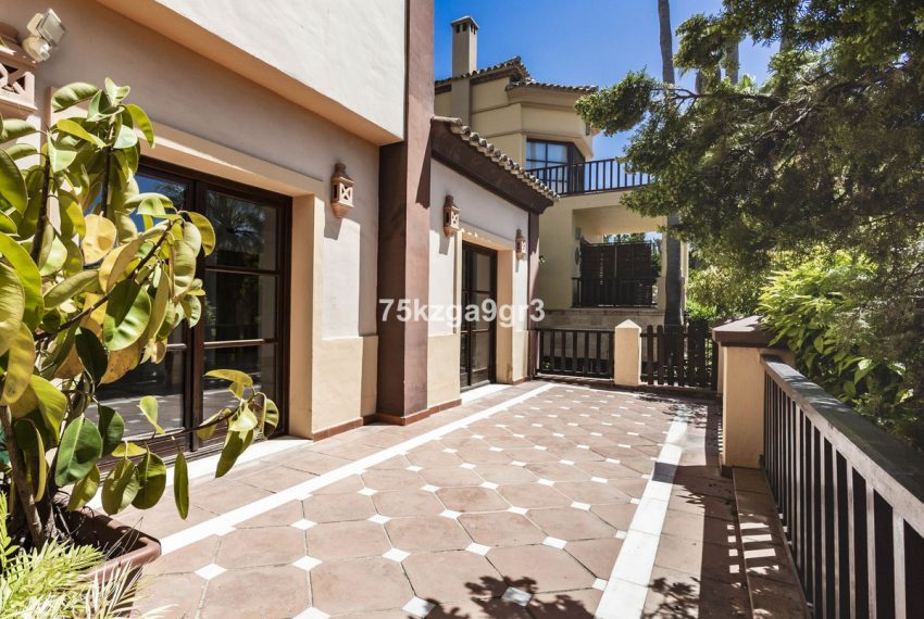 R5049391-Villa-For-Sale-Marbella-Detached-6-Beds-765-Built-16
