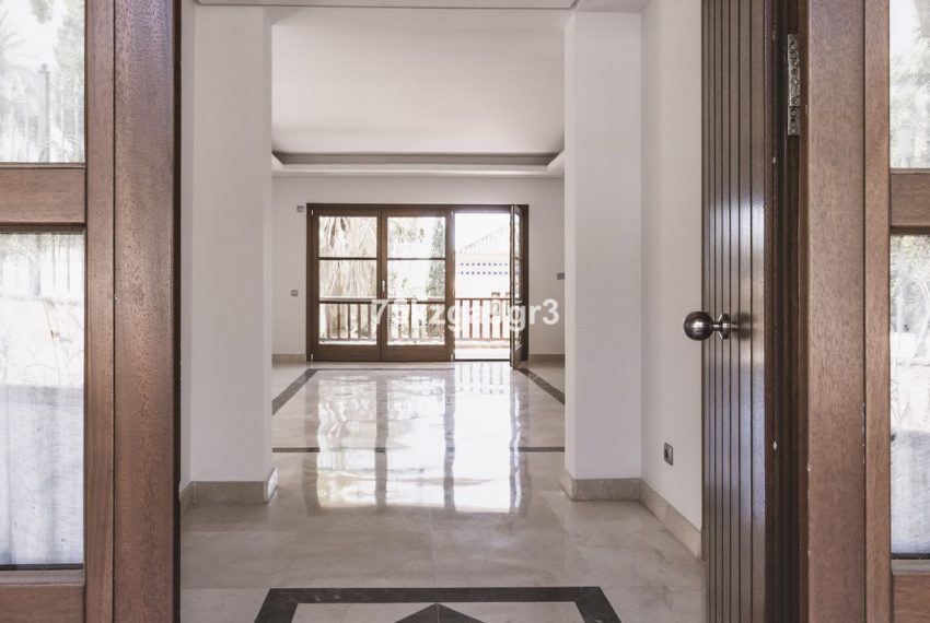 R5049391-Villa-For-Sale-Marbella-Detached-6-Beds-765-Built-5