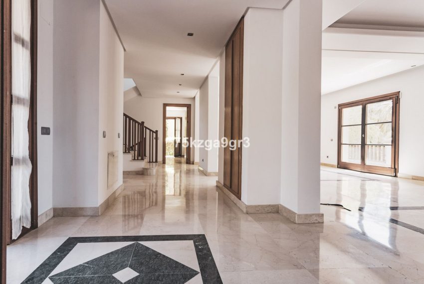 R5049391-Villa-For-Sale-Marbella-Detached-6-Beds-765-Built-8