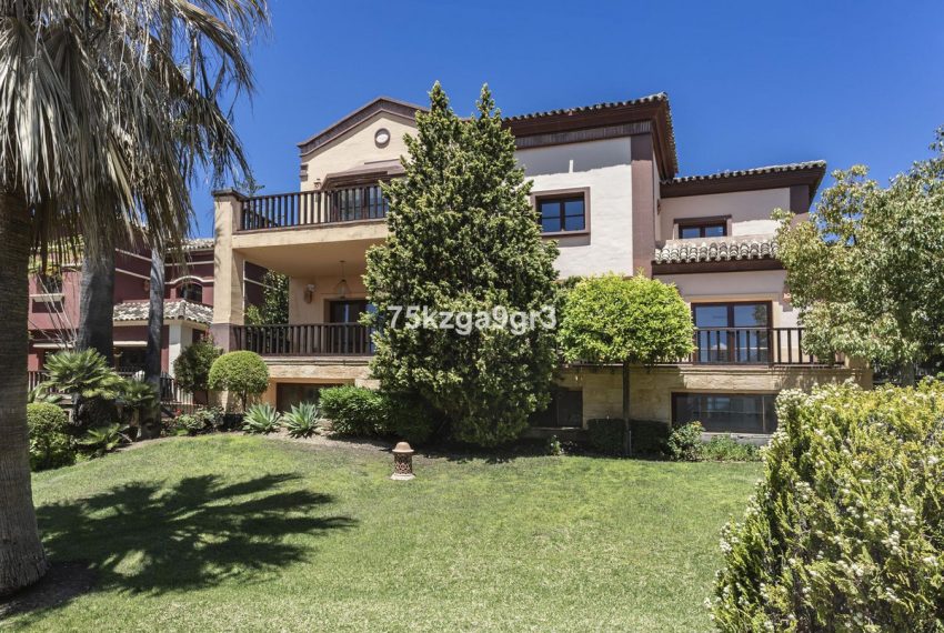 R5049391-Villa-For-Sale-Marbella-Detached-6-Beds-765-Built