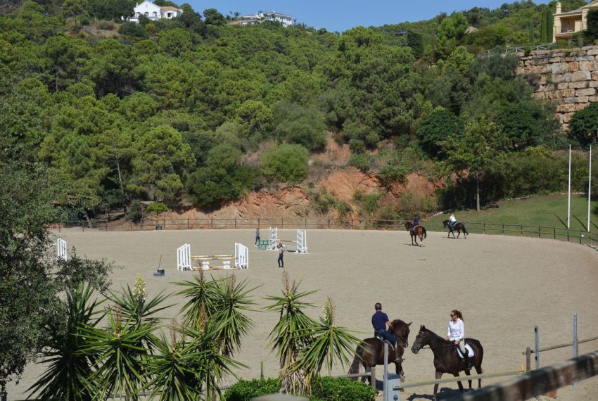 R5049808-Villa-For-Sale-Benahavis-Detached-4-Beds-610-Built-4