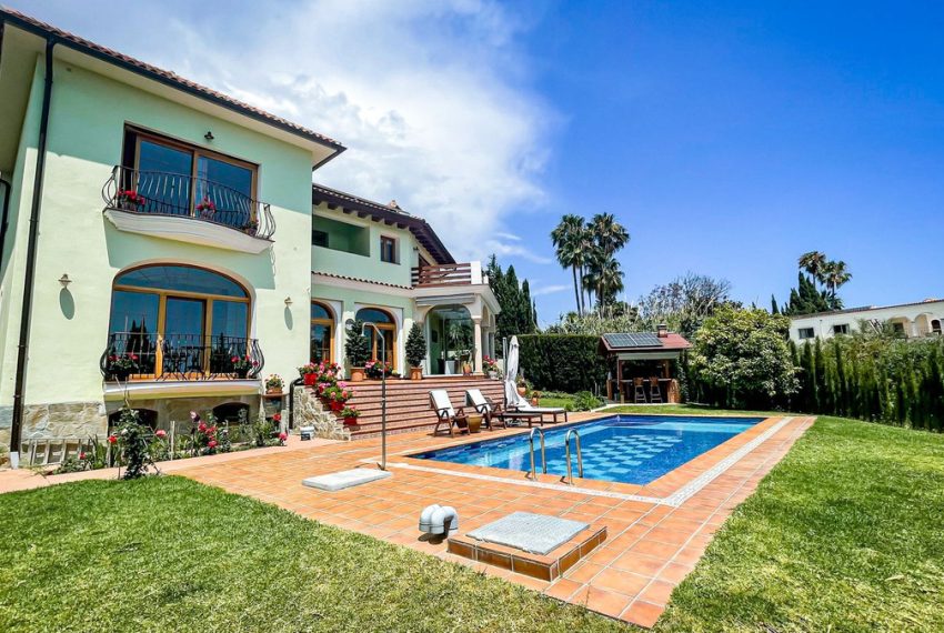R5049835-Villa-For-Sale-El-Rosario-Detached-6-Beds-460-Built-1