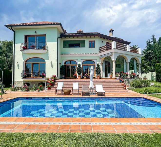 R5049835-Image 1-Detached - 6 Beds - 460 Built