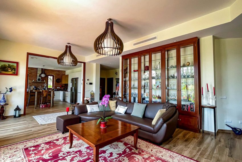 R5049835-Villa-For-Sale-El-Rosario-Detached-6-Beds-460-Built-8