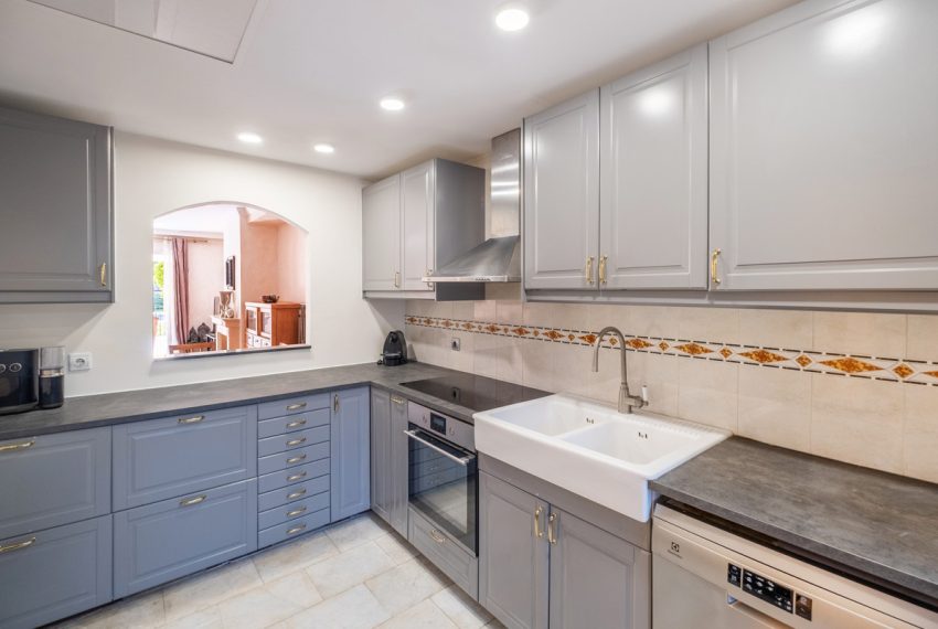 R5049898-Townhouse-For-Sale-The-Golden-Mile-Terraced-4-Beds-307-Built-12