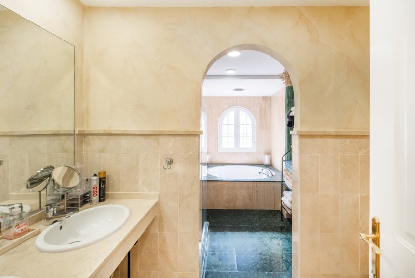 R5049898-Townhouse-For-Sale-The-Golden-Mile-Terraced-4-Beds-307-Built-13