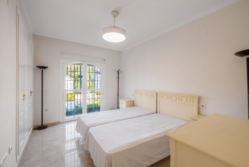 R5049898-Townhouse-For-Sale-The-Golden-Mile-Terraced-4-Beds-307-Built-18