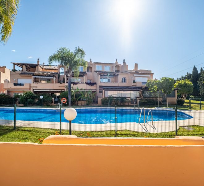 R5049898-Image 1-Terraced - 4 Beds - 307 Built