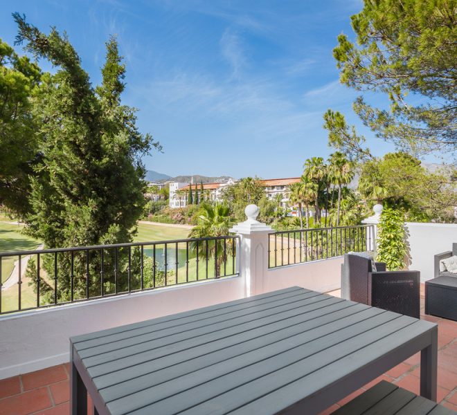 R5049901-Image 1-Terraced - 4 Beds - 352 Built