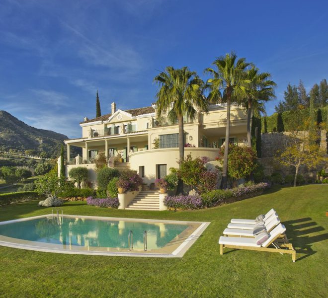 R5050300-Image 1-Detached - 8 Beds - 967 Built