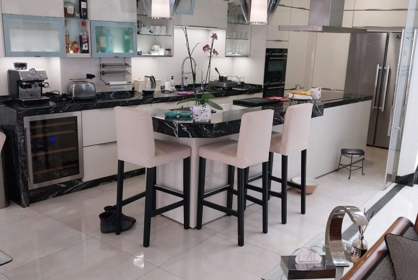 R5050603-Villa-For-Sale-Estepona-Detached-4-Beds-570-Built-1